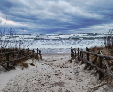 Plaża pod wodą &ndash; sztorm na Bałtyku